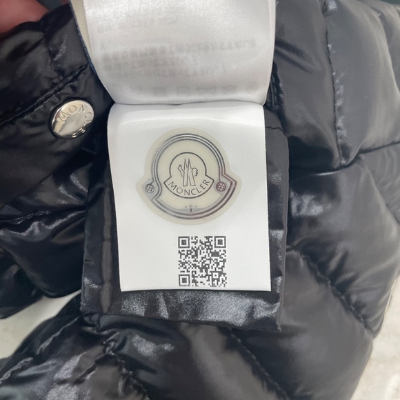 MONCLER Reversible Puffer {4T} Toddler Black & Red White Blue - Picture 10 of 16